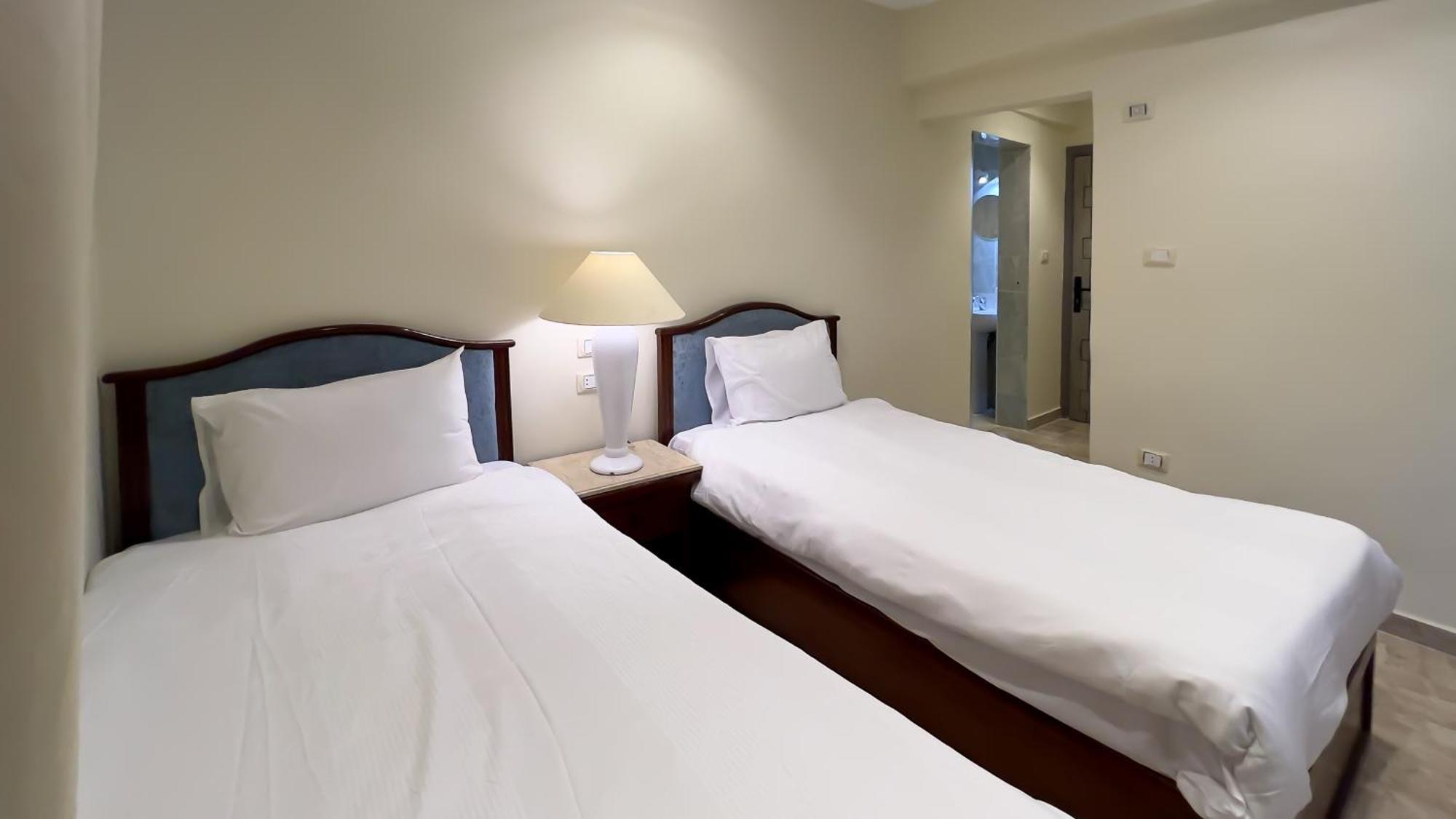 Giza Pyramids Inn Kafret el-Gabal Rum bild